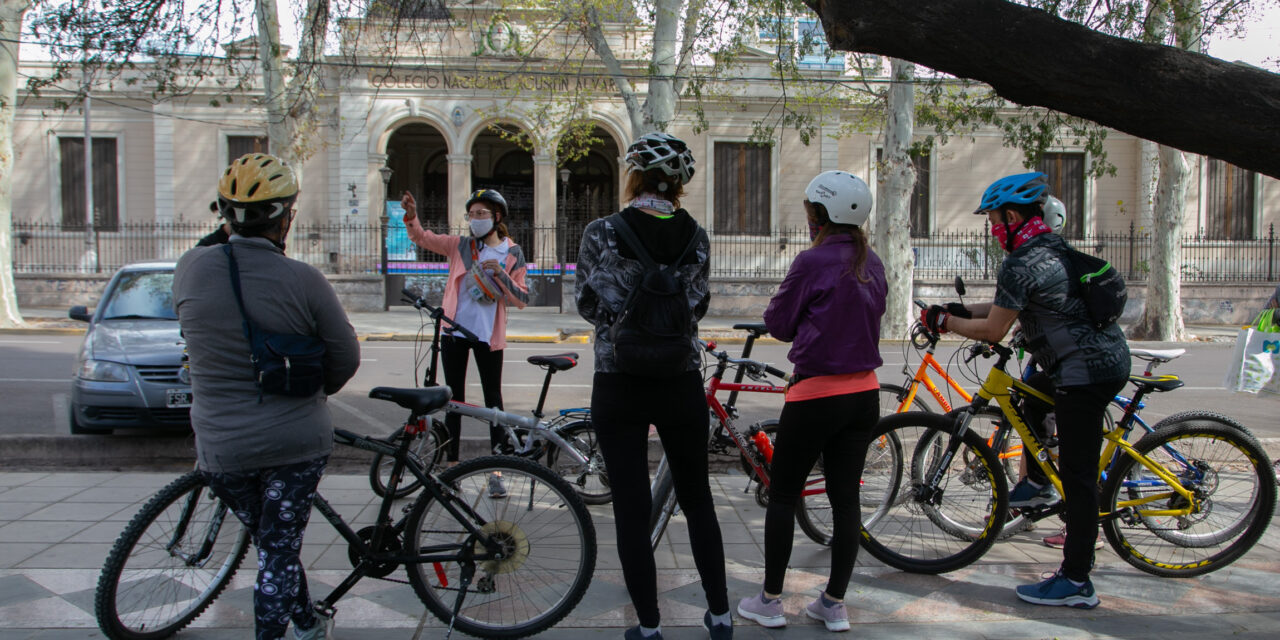 <span style='display:inline-block;line-height:1rem;color:#1B849E;font-size:15px;'>Celebración del Día del Maestro</span></br><span style='color:#333333;font-size:22px;'>Tour en bicicleta para docentes de la ciudad de Mendoza</span>